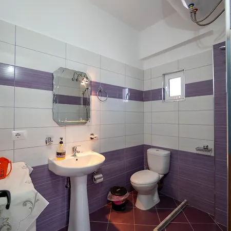 Leka Apartment *